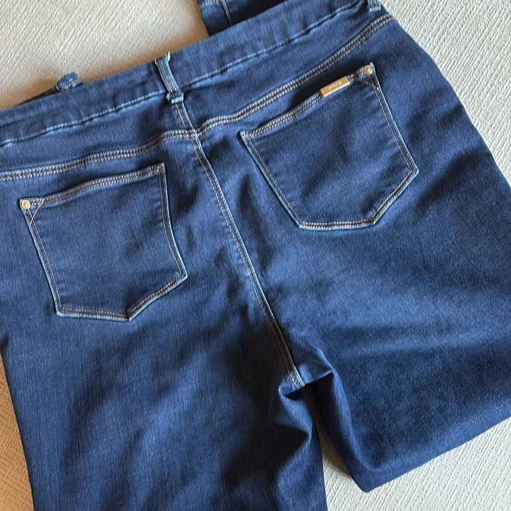 Chicos so slimming girlfriend ankle. Sz med. Dark wash. Excellent condition. - Picture 2 of 5